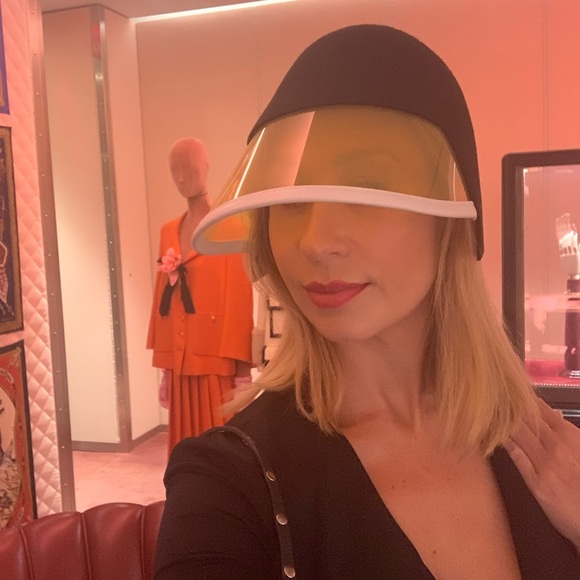 Meet Your Posher Amber! - Picture 4 of 14